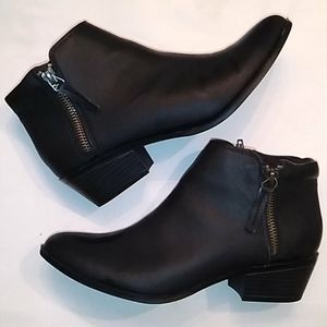 Mossimo bootie with heel